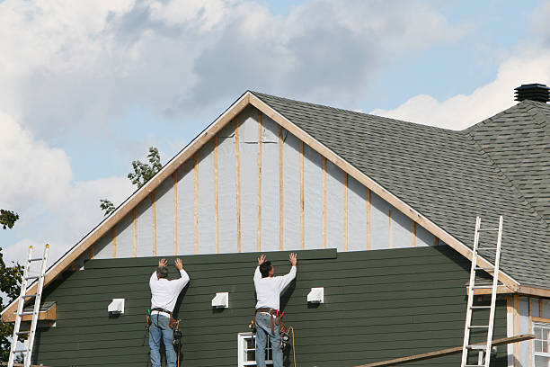 Professional Siding Contractor technician working in Marion, TX